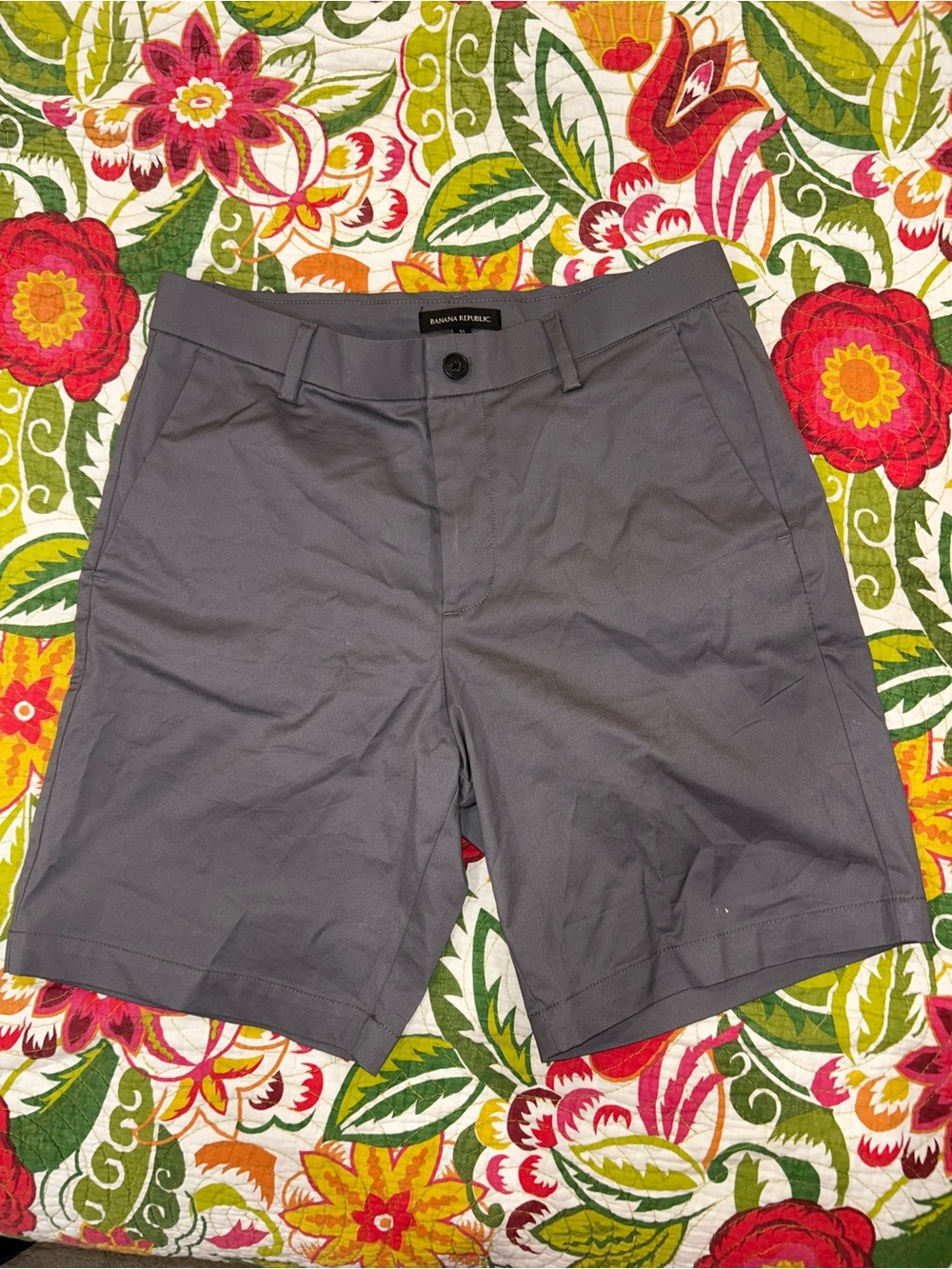 Banana Republic Men's Gray Chino Shorts 32” waist